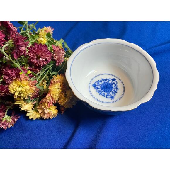 Takahashi Porcelain Japanese Rice Trinket Cup Bowl 4x2 Blue White Floral - Picture 3 of 5